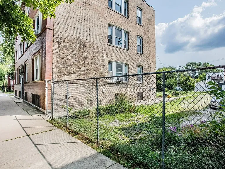 2057 N Albany Ave #1 — Photo 24
