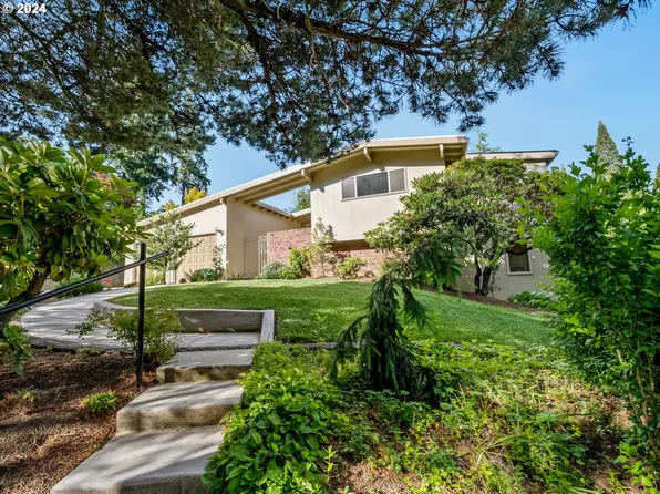 23640 NE Holladay St, Wood Village, OR 97060