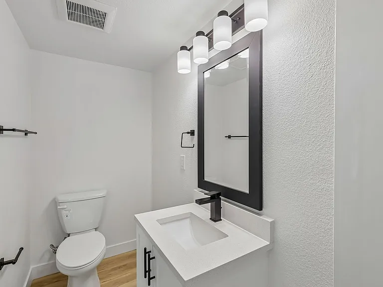 The Crest |NEWLY Renovated Studios, Lofts, 1, 2 & 3 Bedroom Homes Near the Beach — Photo 34