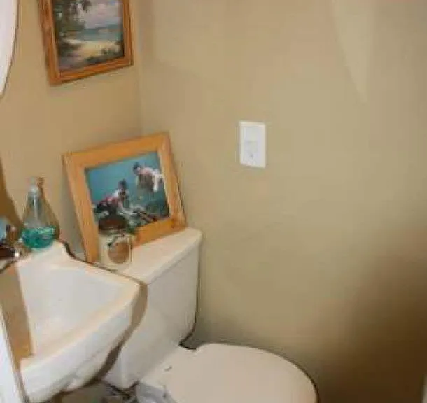 main floor 1/2 bath