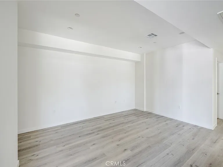 14526 Hartland St #307 — Photo 11