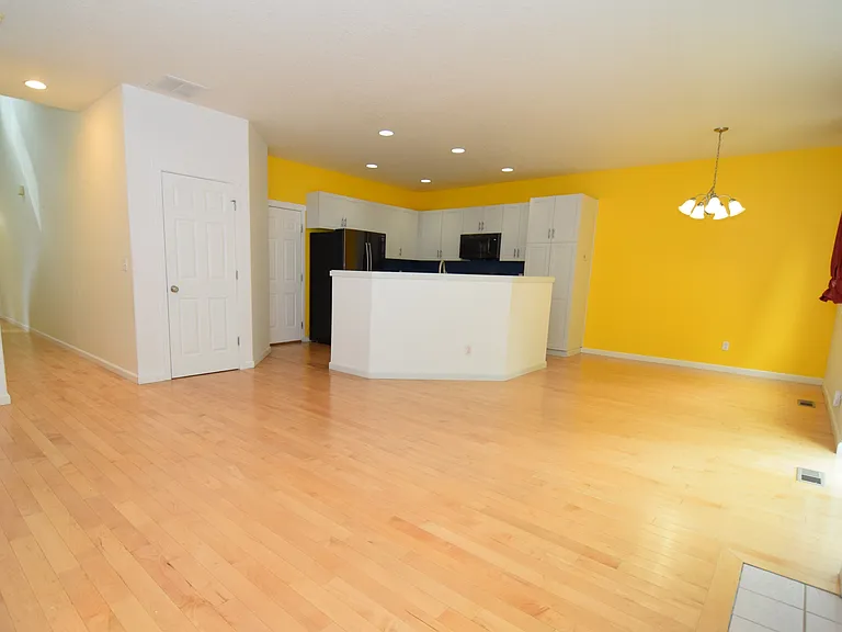 432 NE 57th Ave — Photo 5