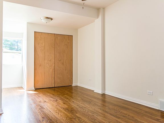4th image of 1528 Clarence Ave