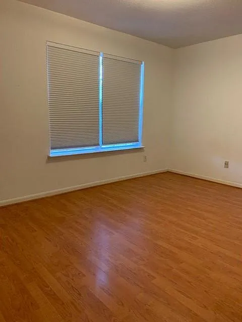 4 bed, 2.5 bath, 2854 sqft, $2,295 — Photo 4