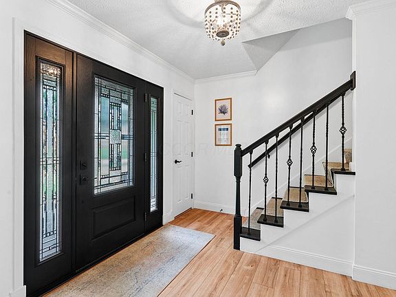 5th image of 8888 Chateau Dr NW