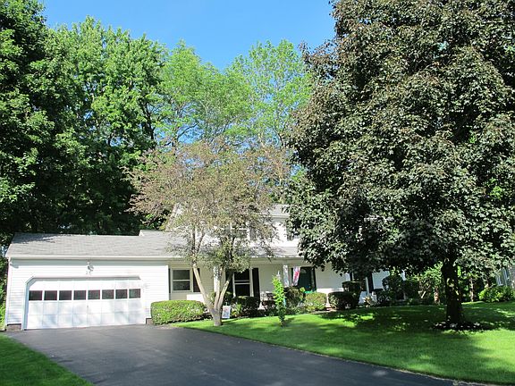 2nd image of 28 Hidden Creek Cir