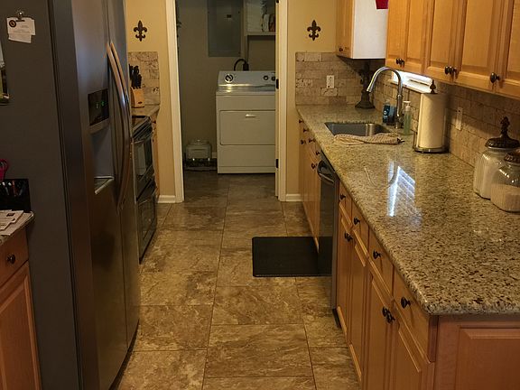 5th image of 1216 Katy Ln
