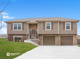 404 W Heritage Dr, Raymore, MO 64083