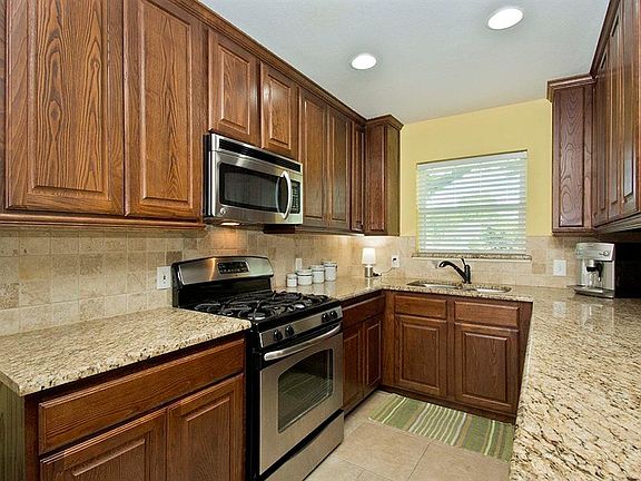 4th image of 3520 Apple Valley Dr