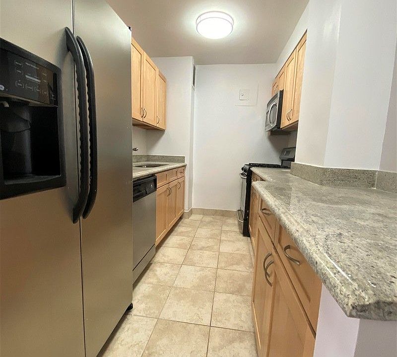 1st image of 305 E 47th St #8E