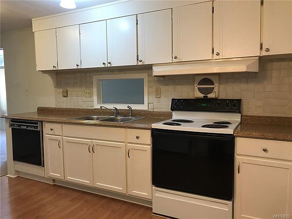 4th image of 45 Willow Ln