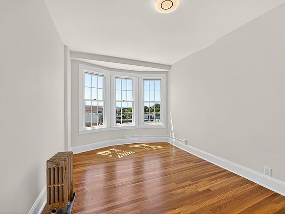 4th image of 990 Bay St APT 304
