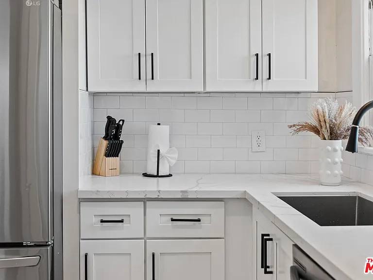 1224 N Ogden Dr — Photo 23