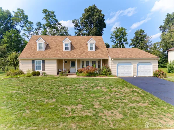 32 Silvers Ln, Plainsboro, NJ 08536