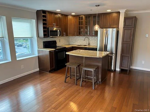 202 Main St — Photo 1