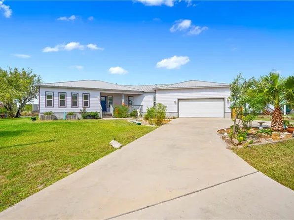 112 Ball St, Rockport, TX 78382