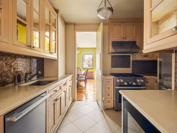 530 East 76th Street image 6 of 19