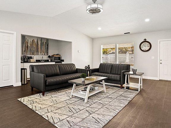 5th image of 1798 W 700 N #2B-1Ba-900Sqft