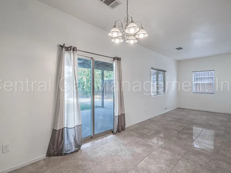 602 Voorhies Ln — Photo 8