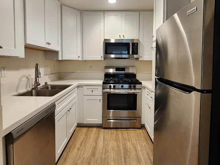 1541 S Bundy Dr #102 — Photo 8
