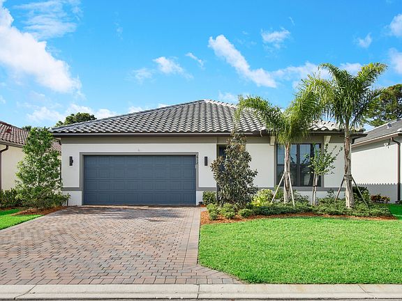 2nd image of 612 SE Villandry Way