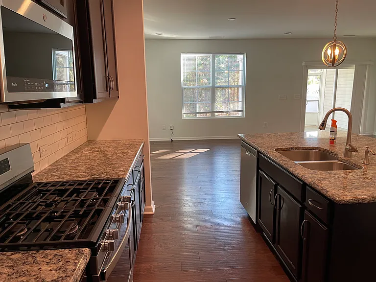 1403 Southpoint Trl — Photo 3