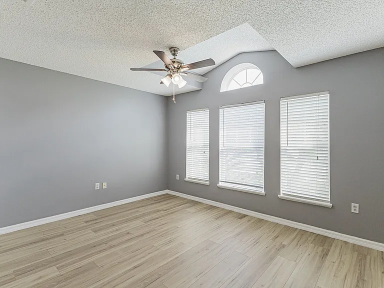 1733 La Maderia Dr SW — Photo 18