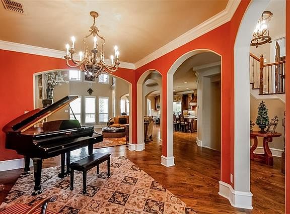 4th image of 5631 Laguna Dr