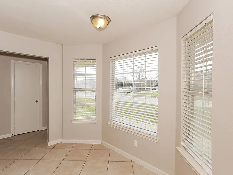 9000 Christopher Cir — Photo 8