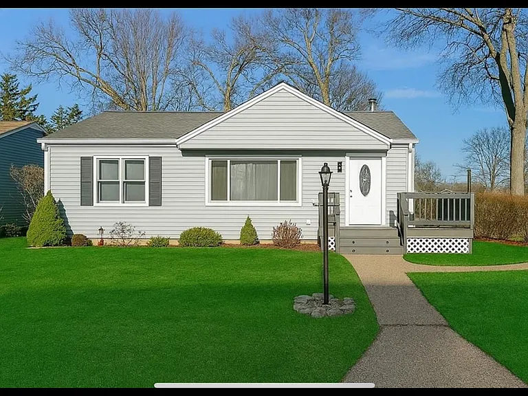 55 Columbia Ave — Photo 11