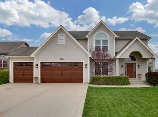 910 Crestridge Dr, Kearney, MO 64060