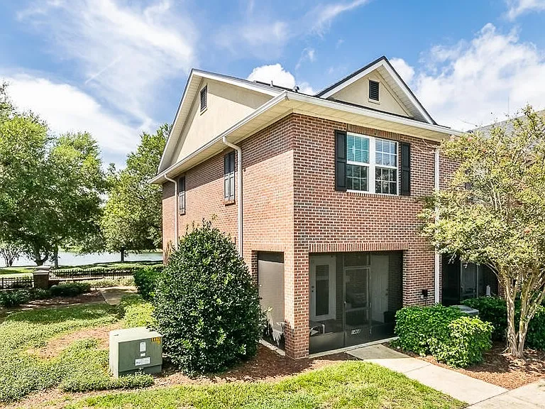 1468 Pitney Cir — Photo 11