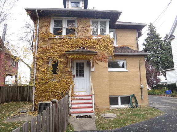 2nd image of 410 N La Grange Rd