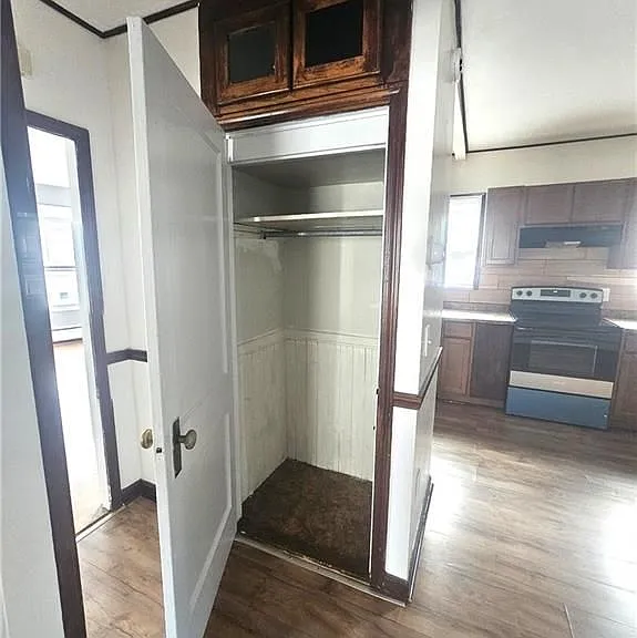 256 Japonica St — Photo 9