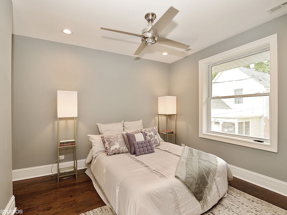 2nd image of 3646 N Seeley Ave APT 2