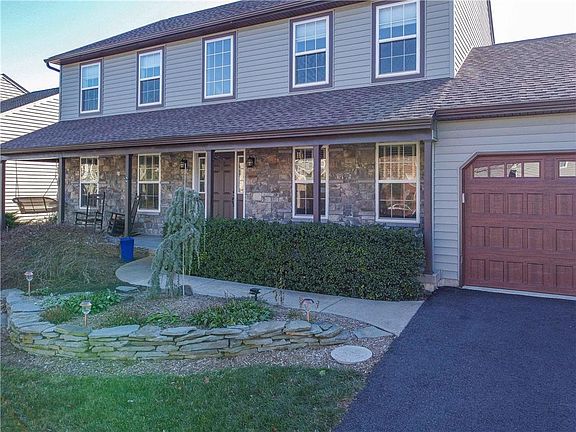 2nd image of 1434 Windmill Ln
