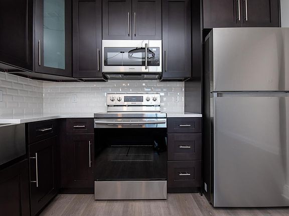 5th image of 3032 Linden St #209