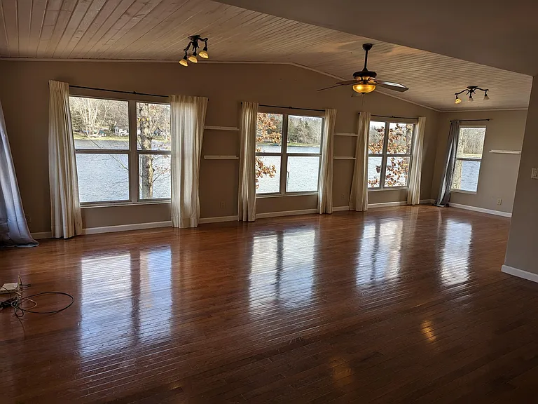 2395 S Lakeshore Dr — Photo 23