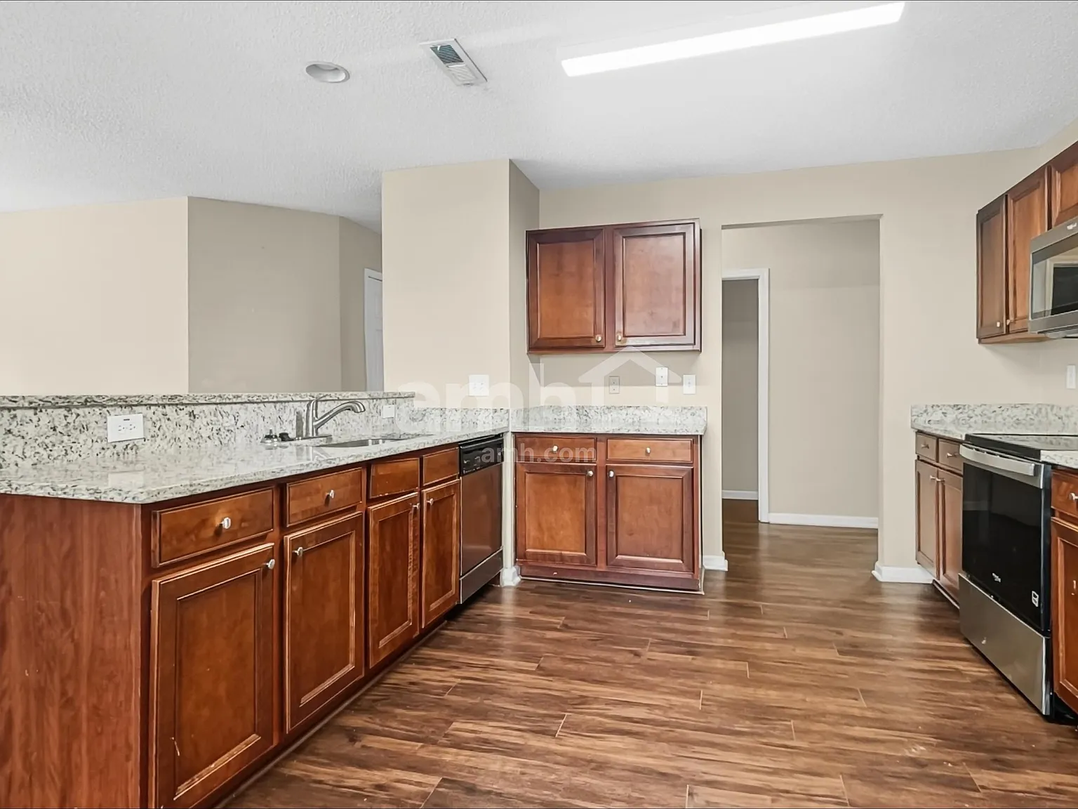 4 bed, 2.5 bath, 2633 sqft, $2,660 — Photo 3