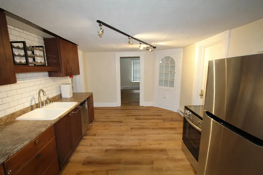 6 bed, 1942 sqft, $4,083 — Photo 4