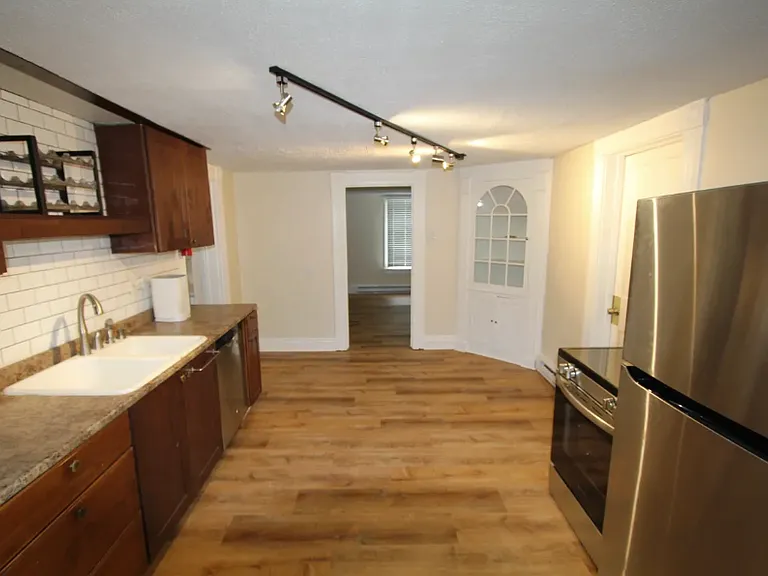 215 N College Ave — Photo 4