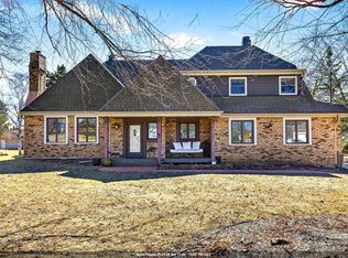 157 Old Orchard Ln, Neenah, WI 54956