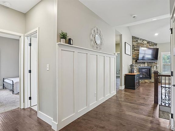 3rd image of 206 Edwards St