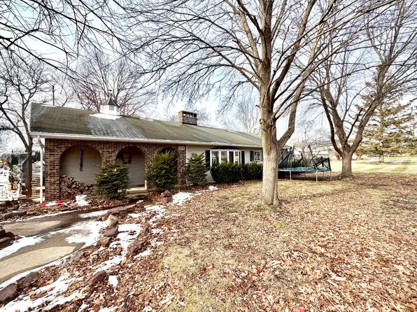 2276 Cross St, Freeport, IL 61032