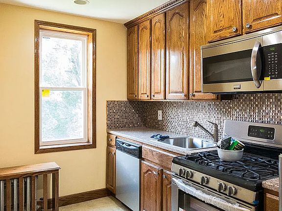 2nd image of 300 Lefferts Ave #2