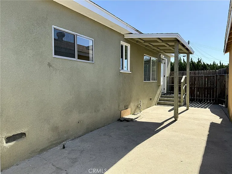 15531 Eucalyptus Ave — Photo 4