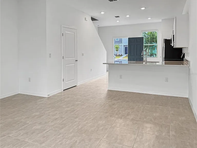 2949 Skyline Loop — Photo 3