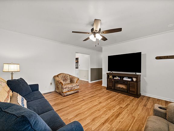 5th image of 709 Pineridge Dr