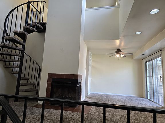 Entry - Common living/dining space