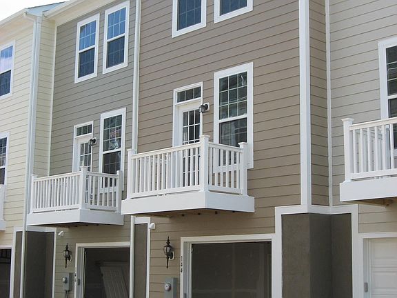 Back of Townhouse w/ Garage